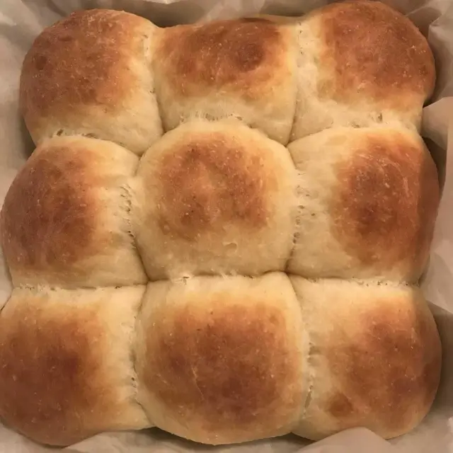 soft white dinner buns